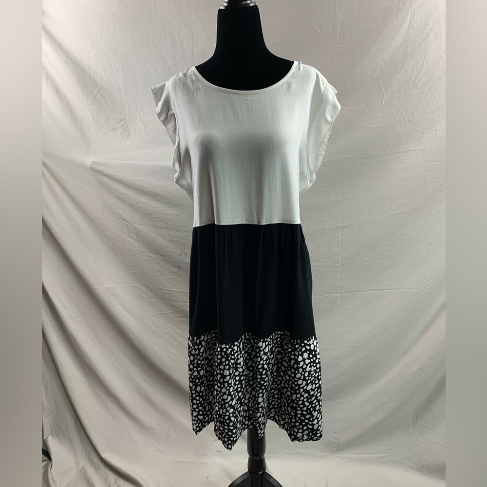Black/White Color Block Ruffle Trim Smock Dress - Picture 6 of 8